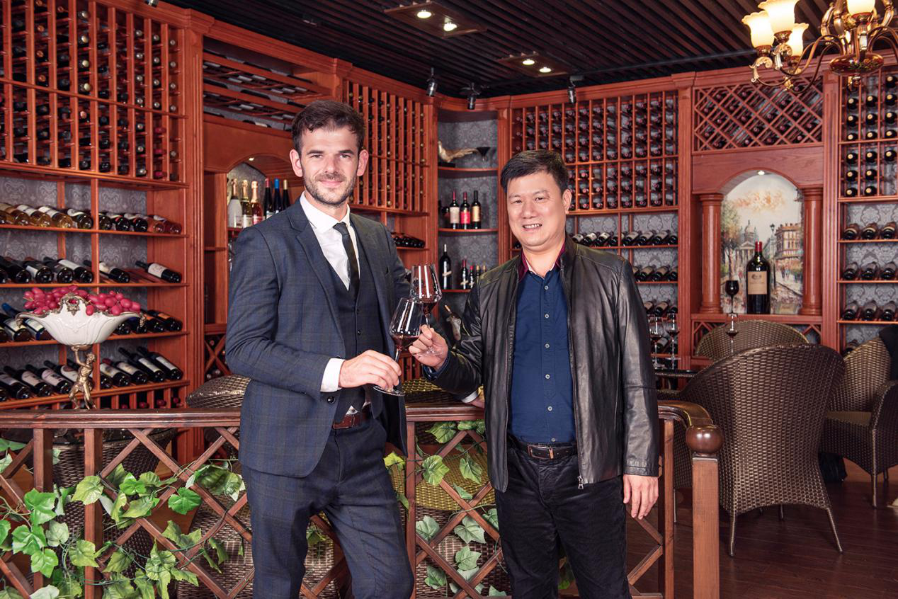 法國(guó)大愛莊園PAUL PINAULT先生蒞臨藍(lán)菲總部交流考察