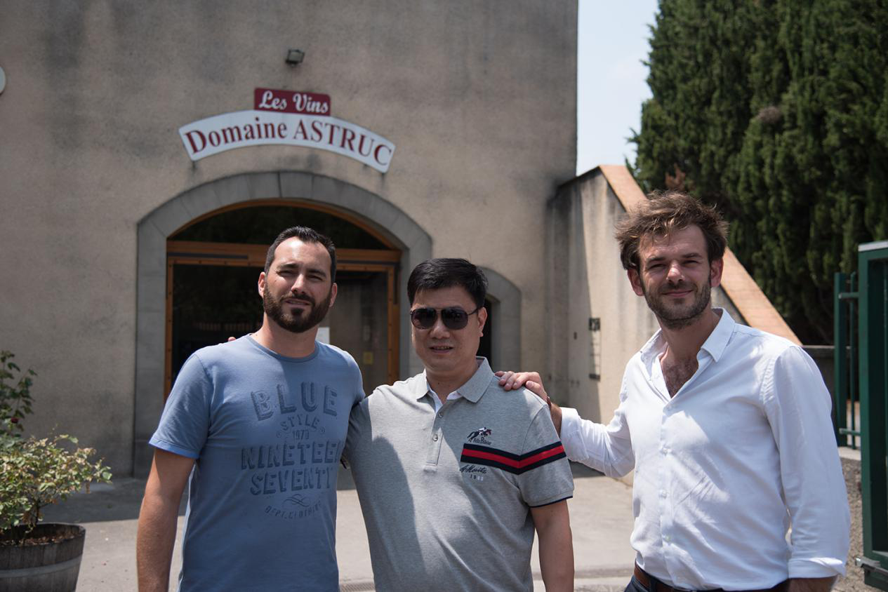 藍(lán)菲酒業(yè)董事長(zhǎng)莊榮昌先生到訪法國(guó)大愛莊園酒莊